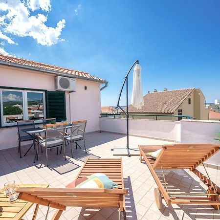 Family Petrov Apartments Vodice Exterior photo