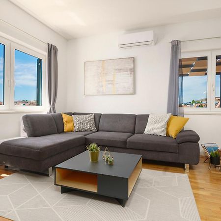 Family Petrov Apartments Vodice Exterior photo