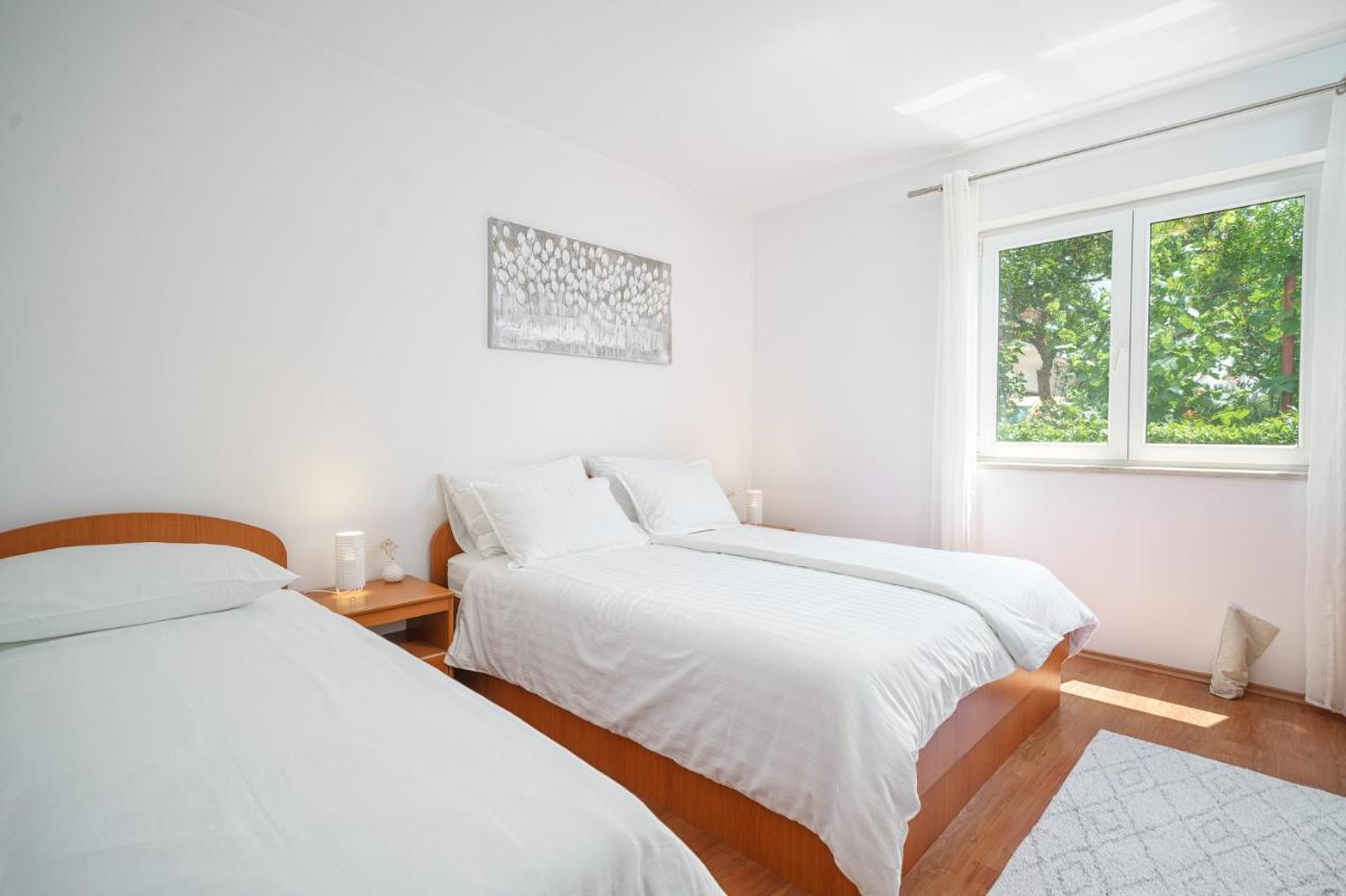Family Petrov Apartments Vodice Exterior photo