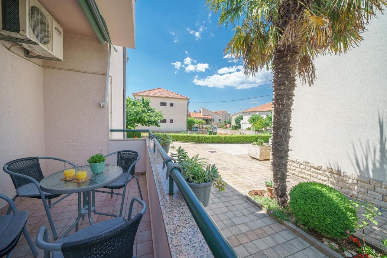 Family Petrov Apartments Vodice Exterior photo