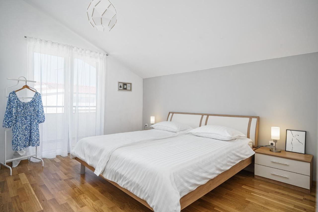 Family Petrov Apartments Vodice Exterior photo