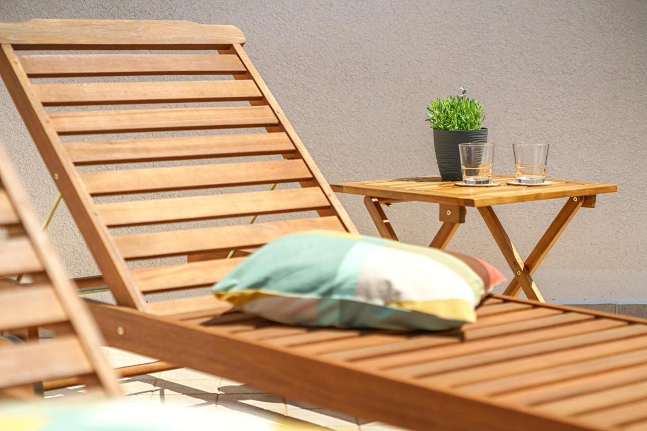 Family Petrov Apartments Vodice Exterior photo
