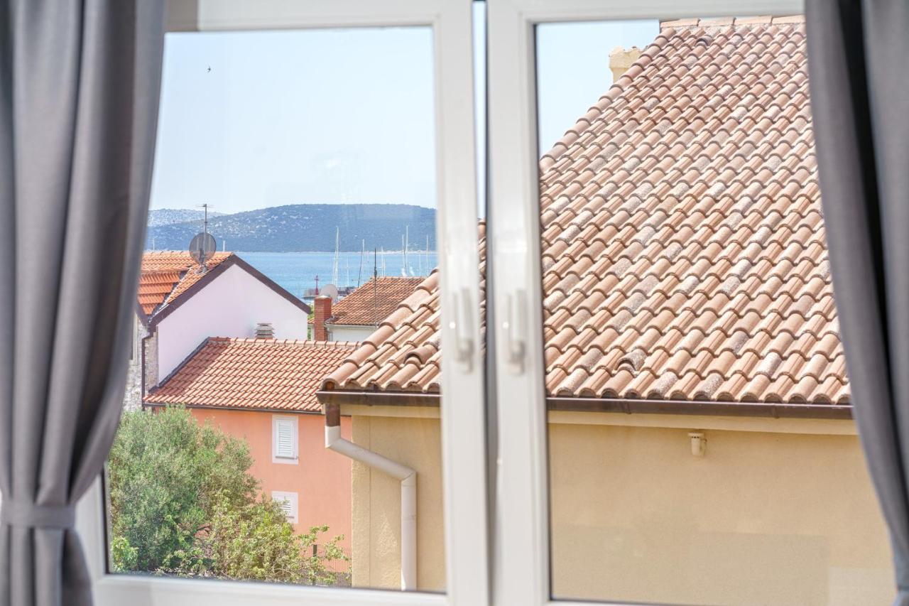 Family Petrov Apartments Vodice Exterior photo