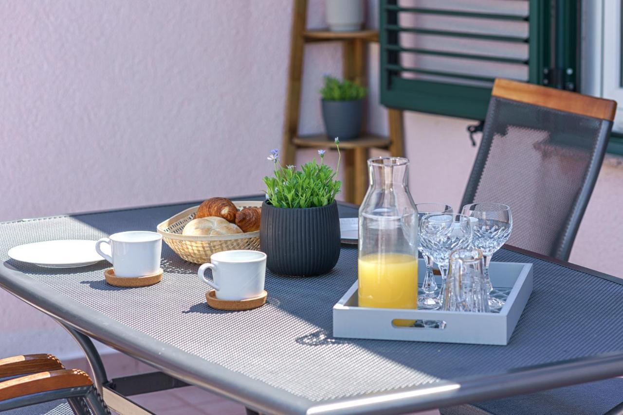 Family Petrov Apartments Vodice Exterior photo