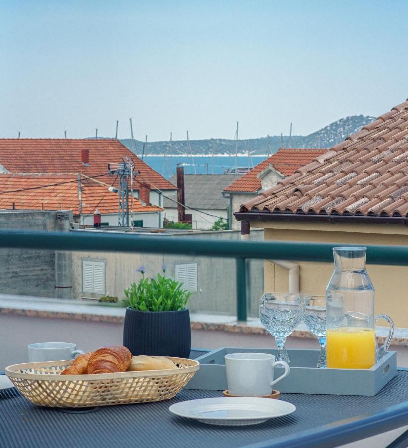 Family Petrov Apartments Vodice Exterior photo