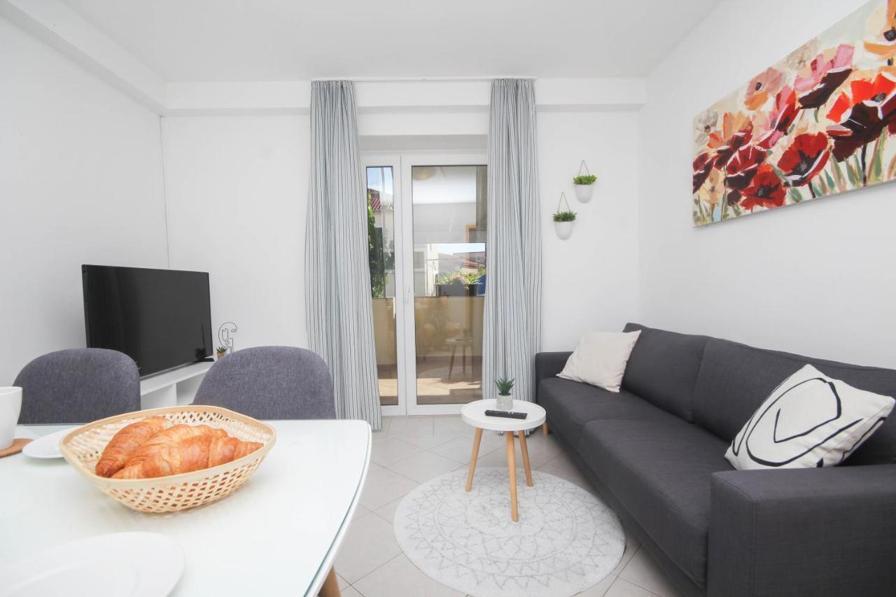 Family Petrov Apartments Vodice Exterior photo