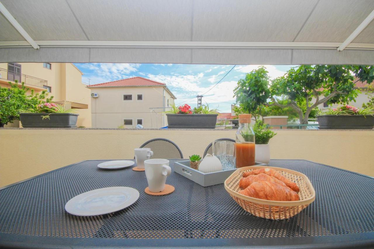 Family Petrov Apartments Vodice Exterior photo