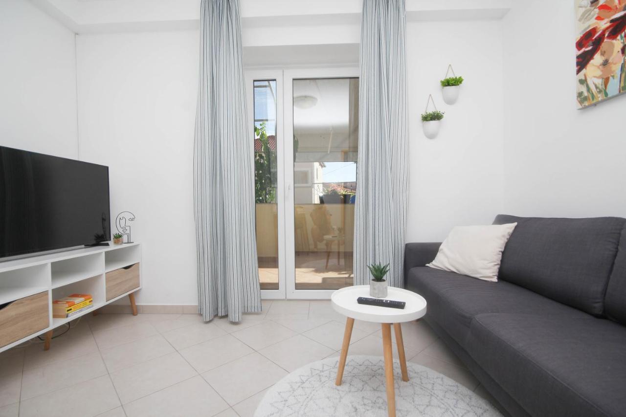 Family Petrov Apartments Vodice Exterior photo