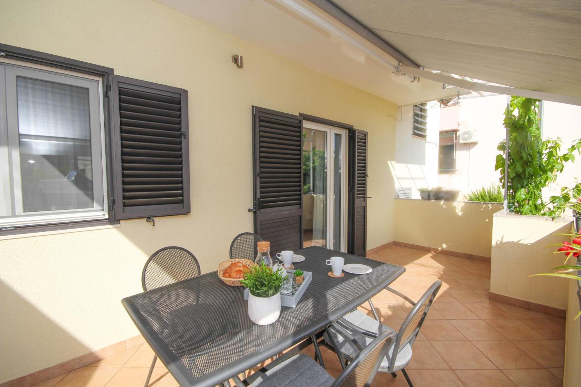 Family Petrov Apartments Vodice Room photo