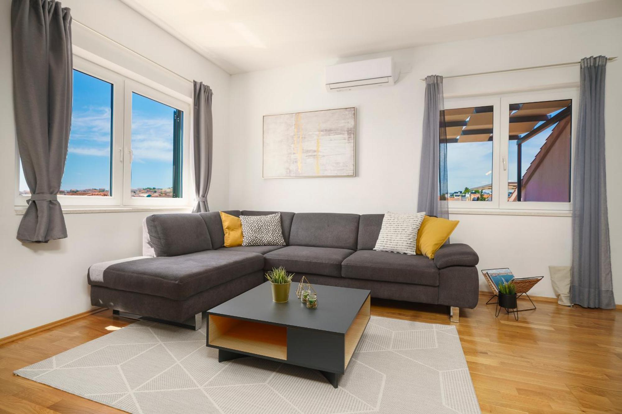 Family Petrov Apartments Vodice Exterior photo