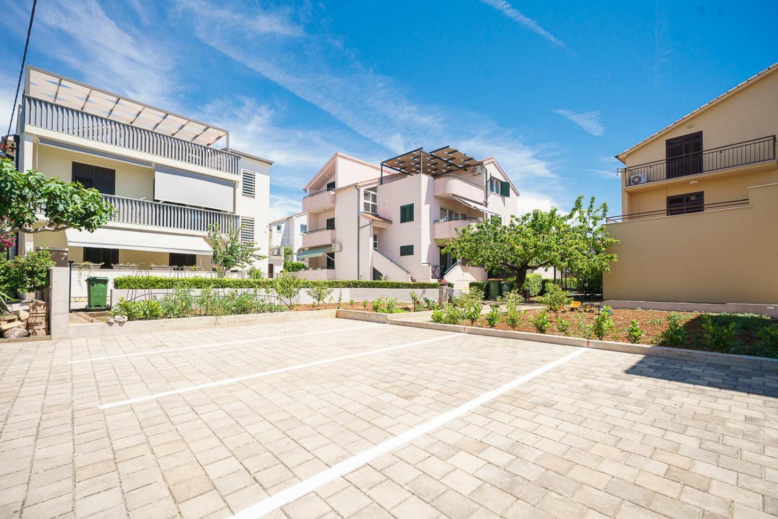Family Petrov Apartments Vodice Exterior photo