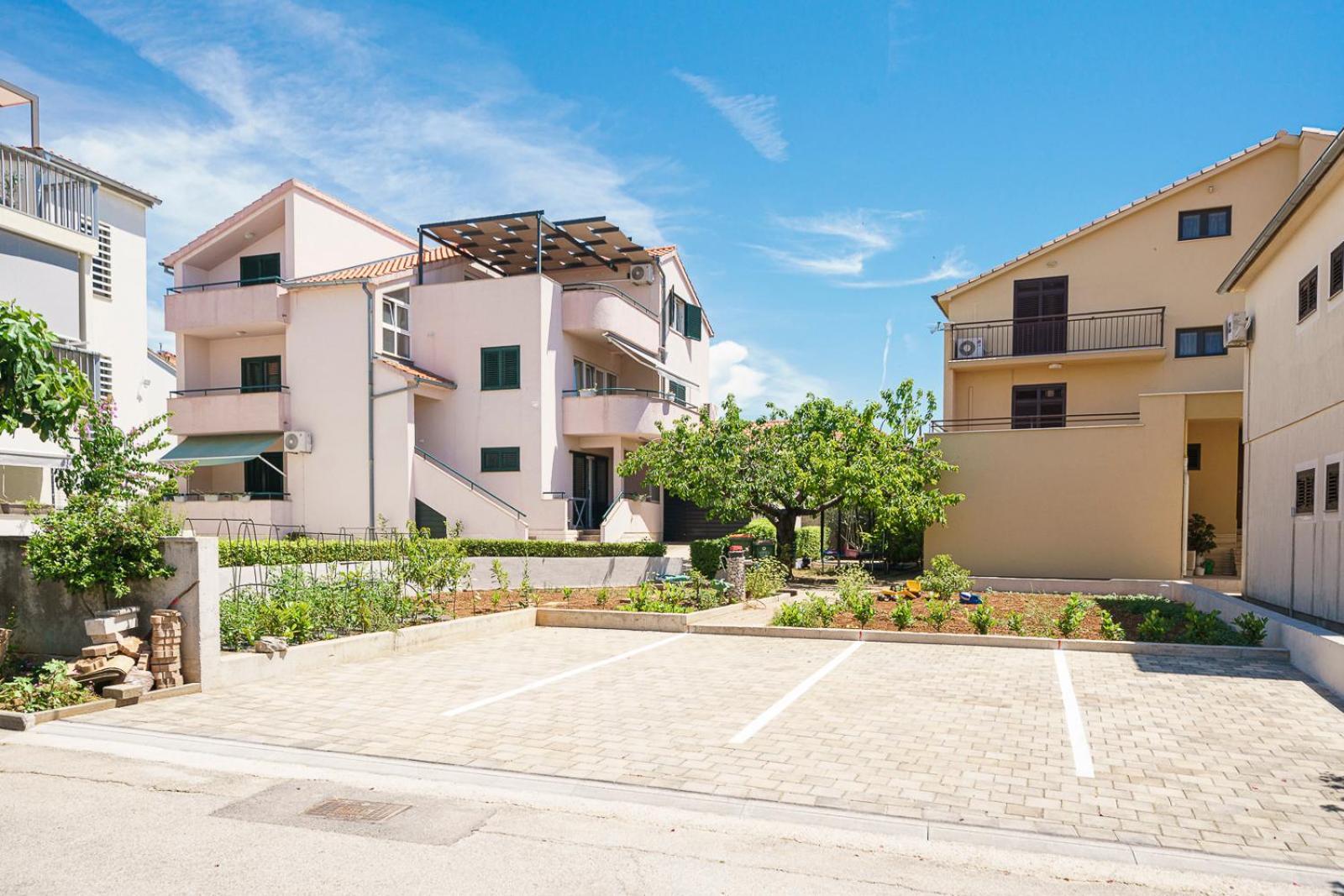 Family Petrov Apartments Vodice Exterior photo
