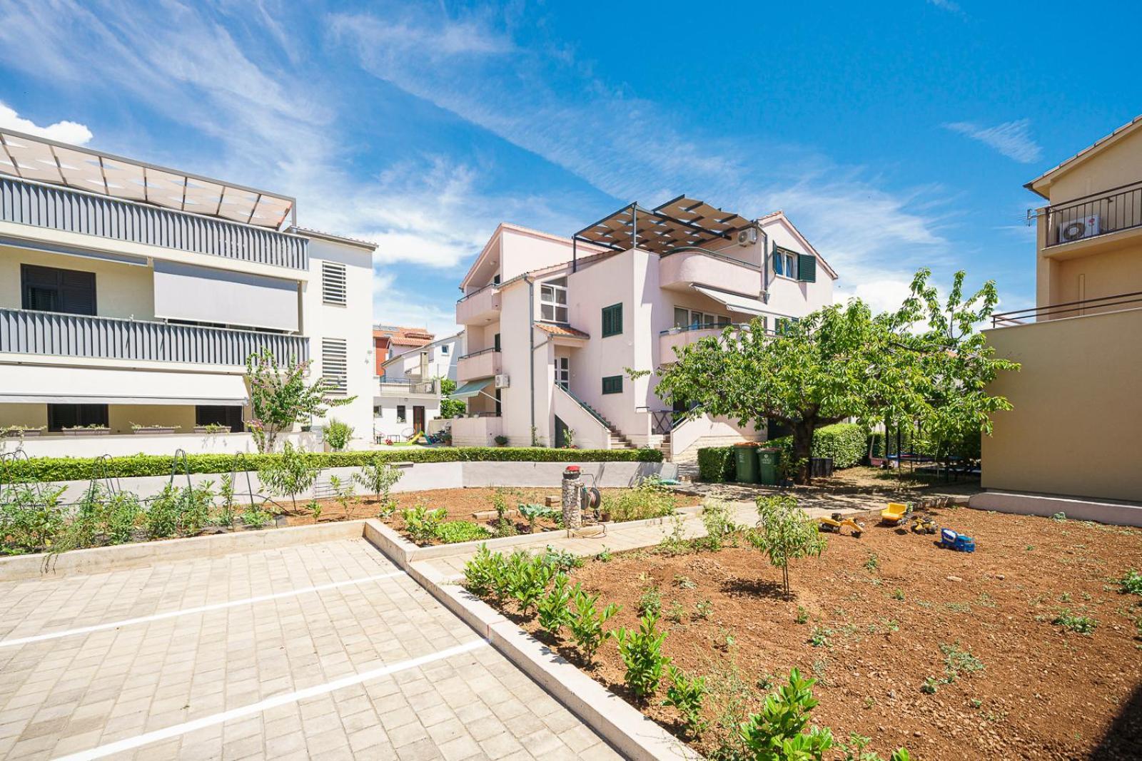 Family Petrov Apartments Vodice Exterior photo
